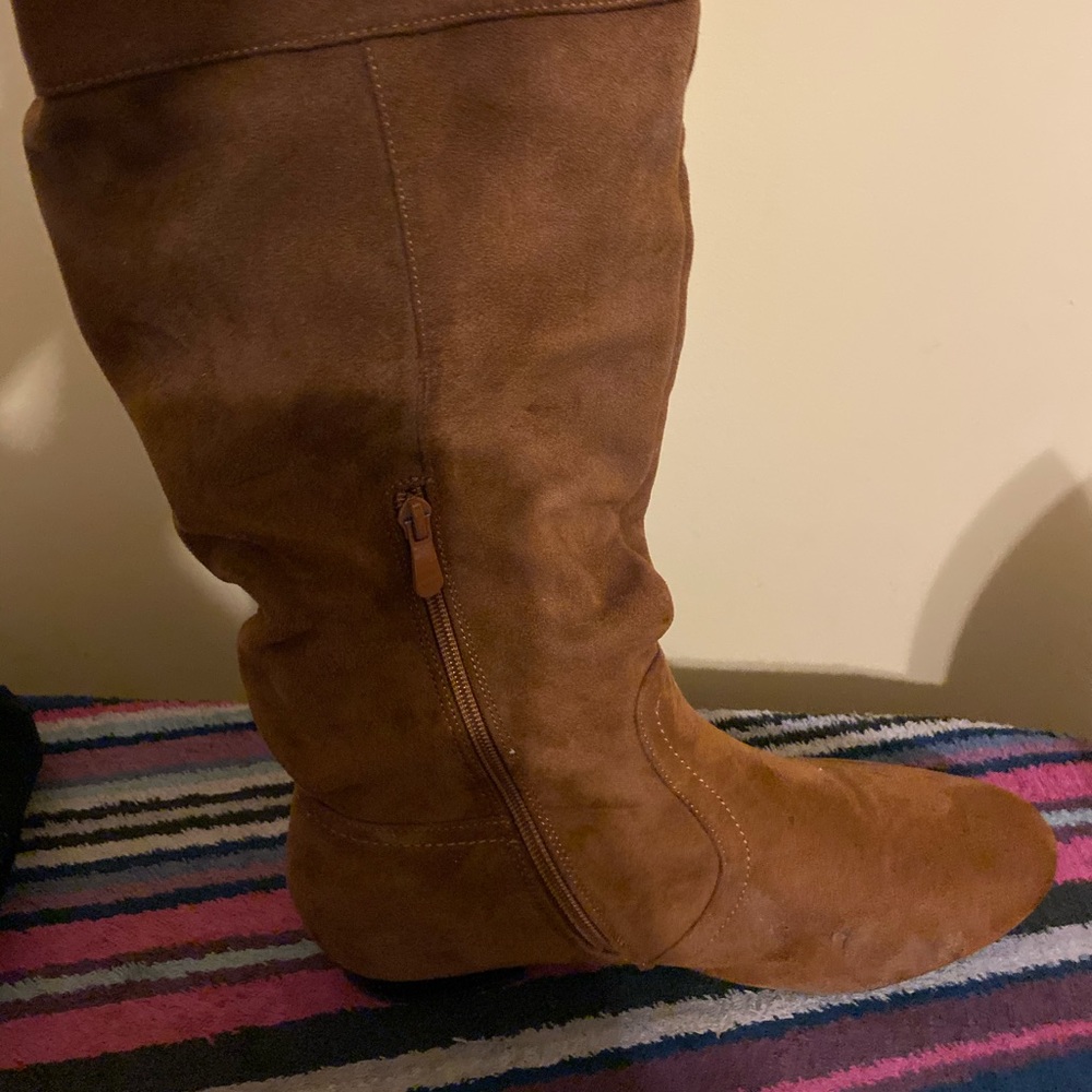 Gently used Knee high suede boots